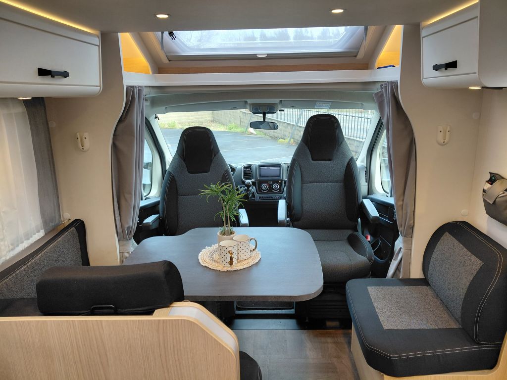 Alquiler 5 plazas Sunlight T68 en Lugo