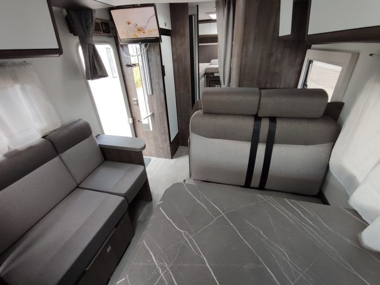 Alquiler 5 plazas Benimar Tessoro 463 UP en Sevilla