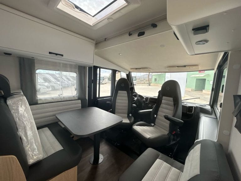 Alquiler 5 plazas Sunlight I69 L Adventure Edition en Alicante