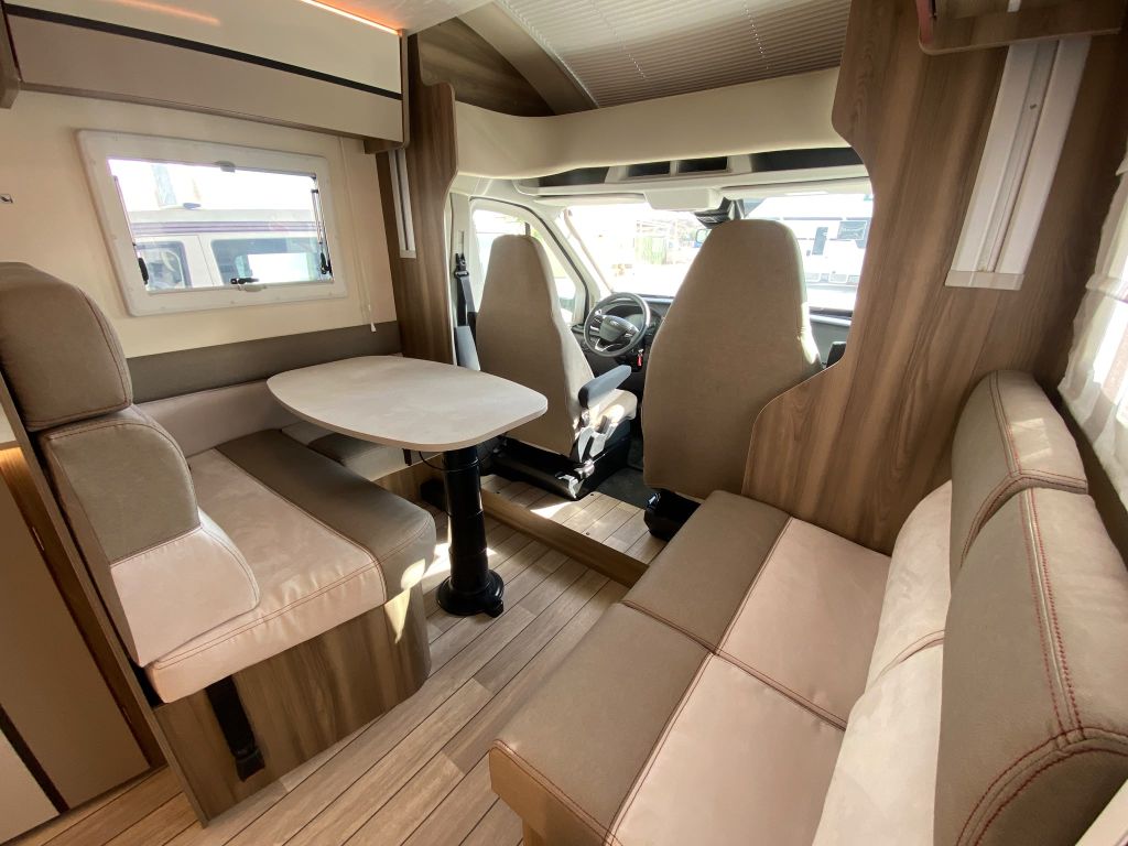Alquiler 5 plazas Roller Team Kronos 288 TL Spring Edition en Alicante