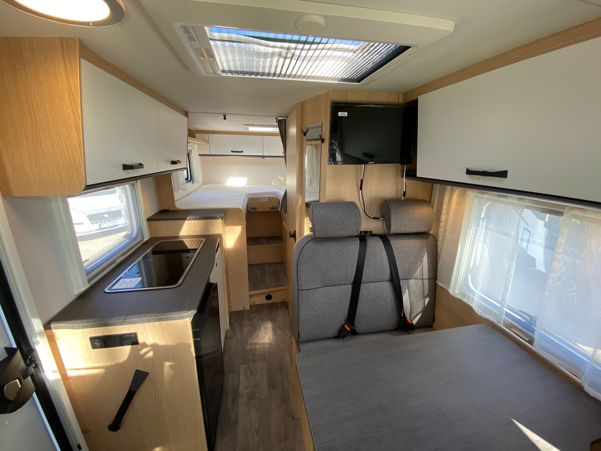 Alquiler 4 plazas Sunlight V66 en Alicante