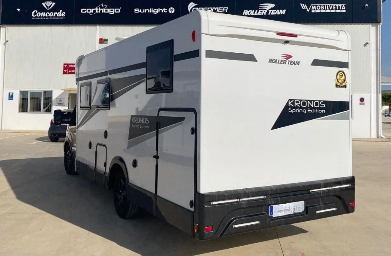 Alquiler 5 plazas Roller Team Kronos 288 TL Spring Edition en Alicante