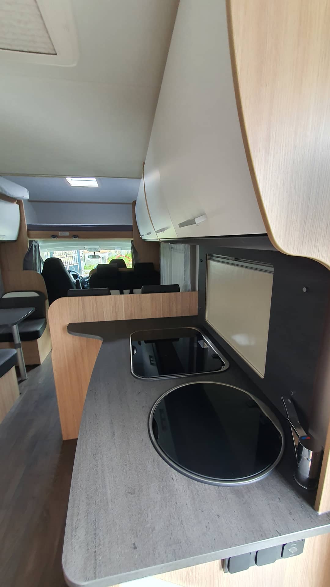 cocina-autocaravana-alquiler-6plazas-lugo