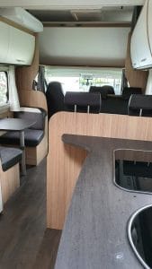interior-autocaravana-alquiler-6plazas-lugo-scaled