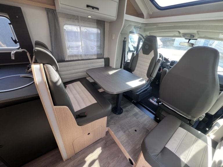 Alquiler 5 plazas Sunlight T68 en A Coruña