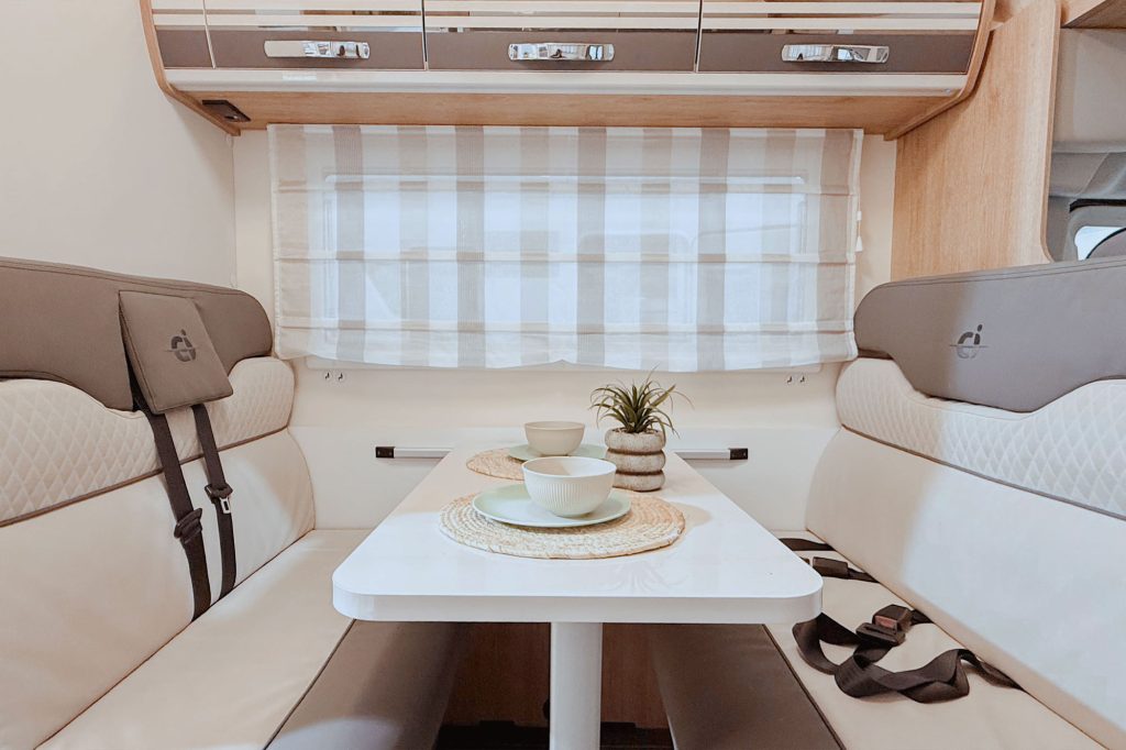 Alquiler-de-autocaravanas-en-Murcia.-Alquiler-de-Autocaravanas-en-Alicante.CAPUCHINA-HORON-77M-interior-13-11 (Copia)