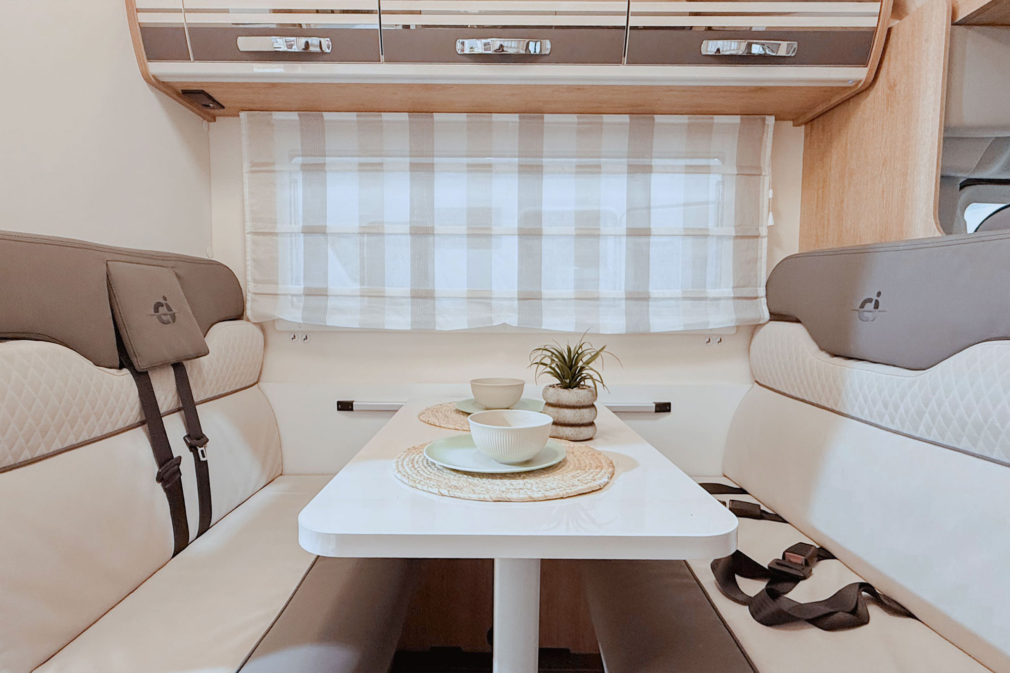 Alquiler-de-autocaravanas-en-Murcia.-Alquiler-de-Autocaravanas-en-Alicante.CAPUCHINA-HORON-77M-interior-13-11 (Copia)