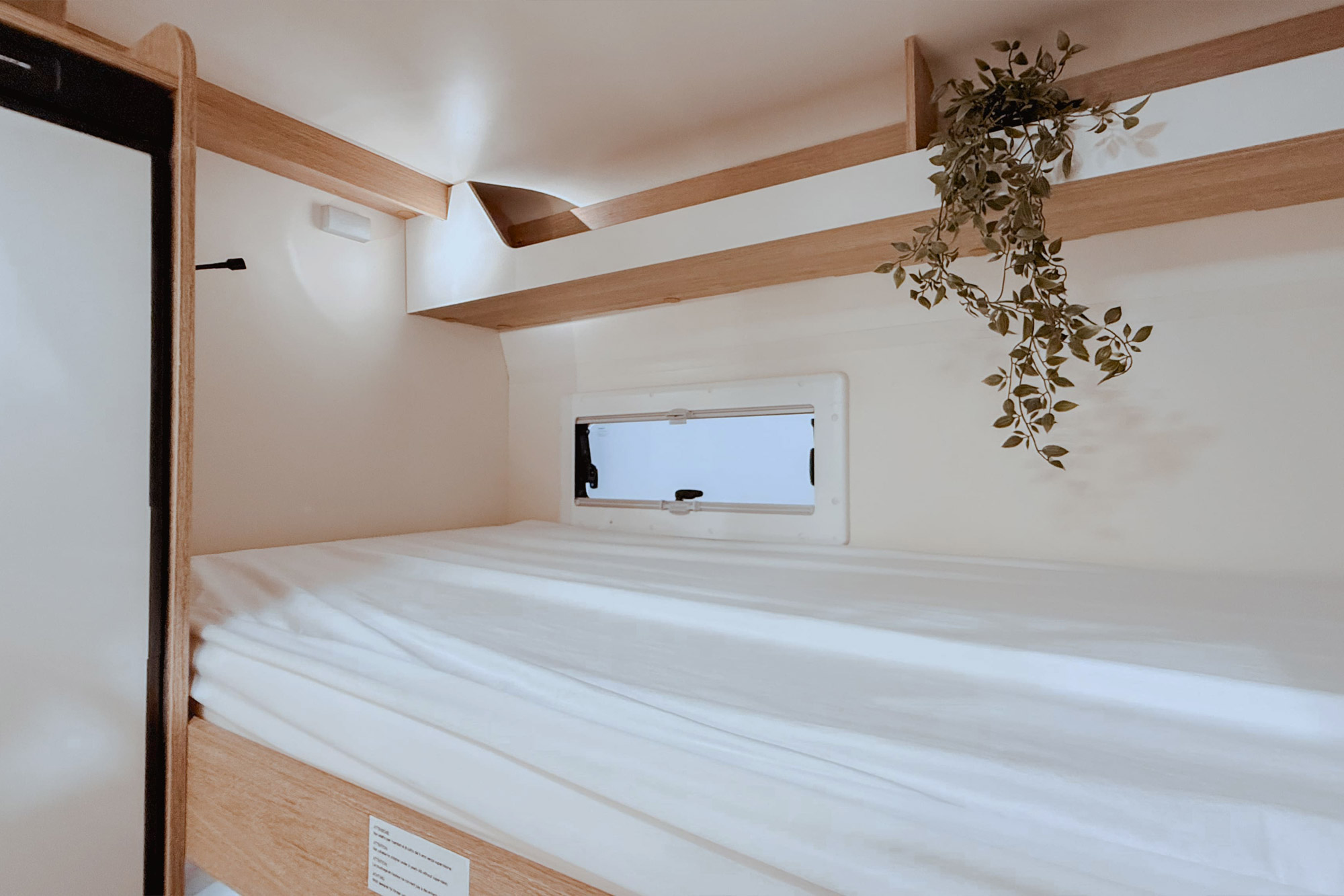 Alquiler-de-autocaravanas-en-Murcia.-Alquiler-de-Autocaravanas-en-Alicante.CAPUCHINA-HORON-77M-interior-13-6 (Copia)