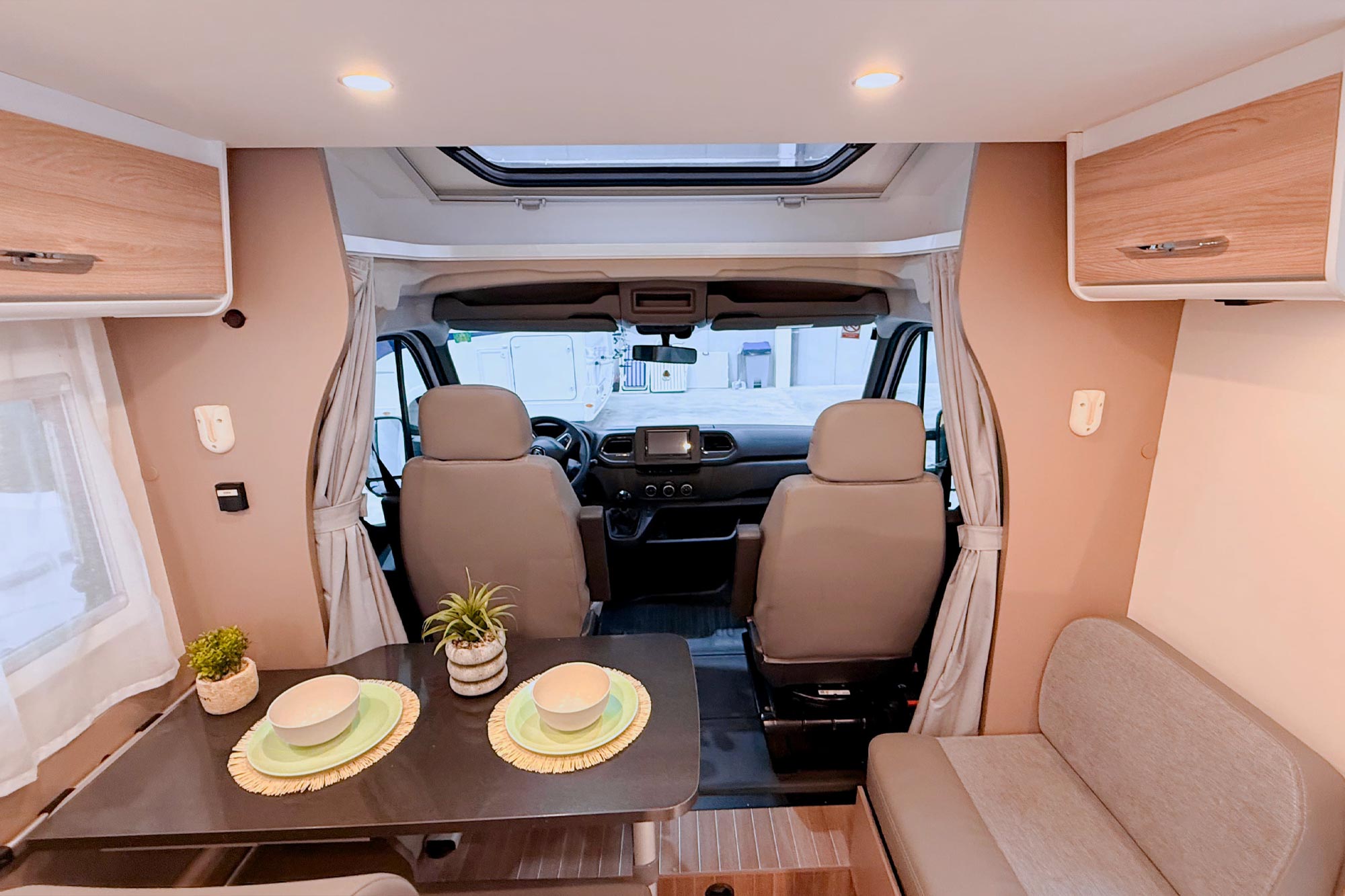 Blucamp-Ocean-527-Renaul-T-3-interior-11 (Copia) (Copia) (Copia)