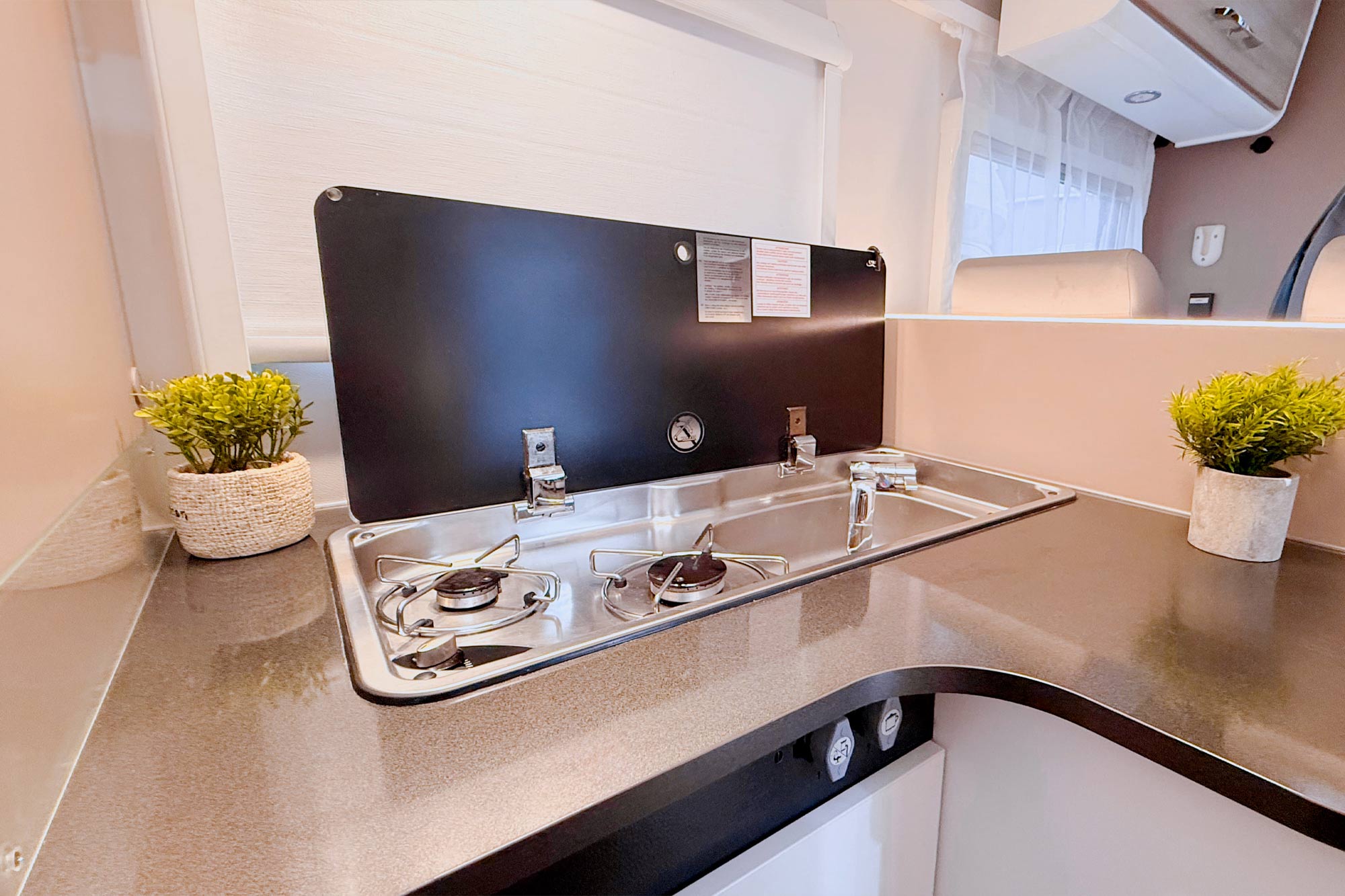 Blucamp-Ocean-527-Renaul-T-3-interior-3 (Copia) (Copia)