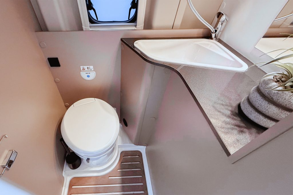 CAMPER-LASER-600-MAX-FIAT-interior-1 (Copia)