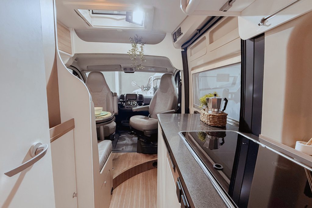 CAMPER-LASER-600-MAX-FIAT-interior-3 (Copia)