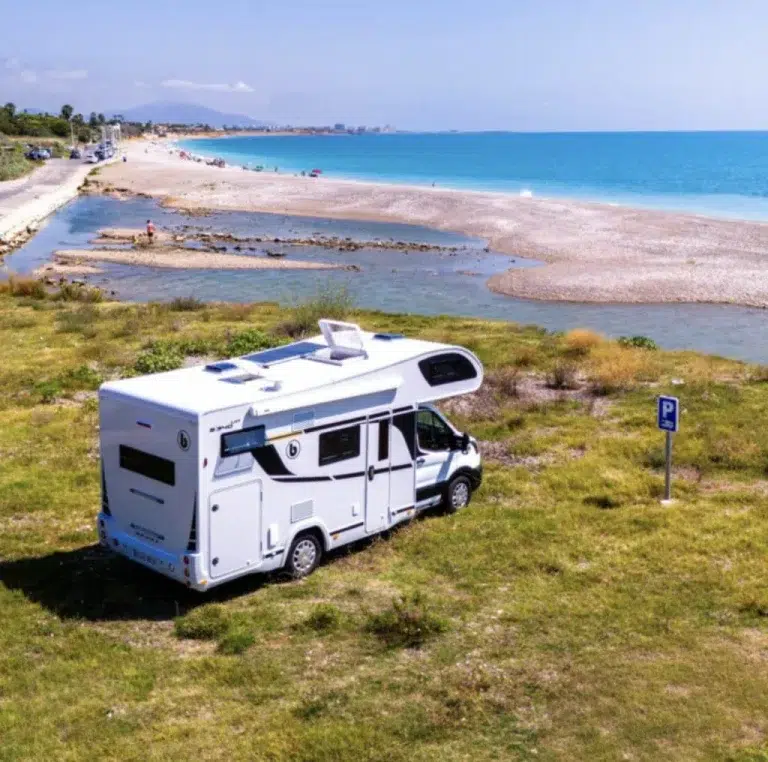 Alquiler 5 plazas Capuchina Benimar S340 UP en Blanes