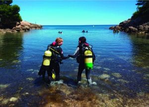 Bautismo de buceo en el mar