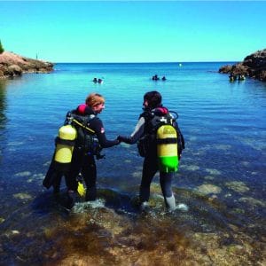 Bautismo de buceo en el mar