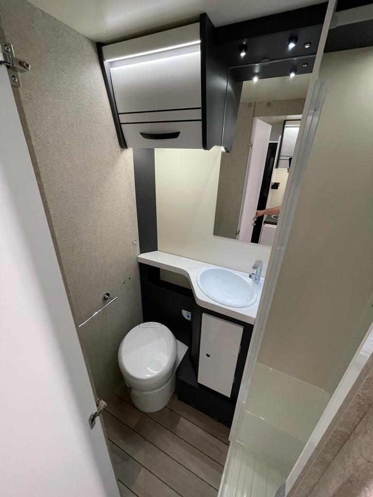 Alquiler 6 plazas McLouis Glamys 320 A en Barcelona