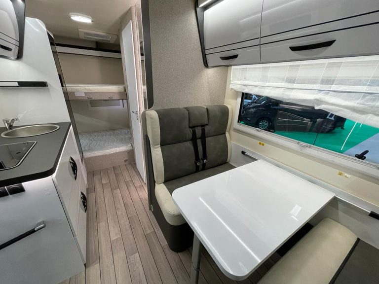 Alquiler 6 plazas McLouis Glamys 320 A en Barcelona