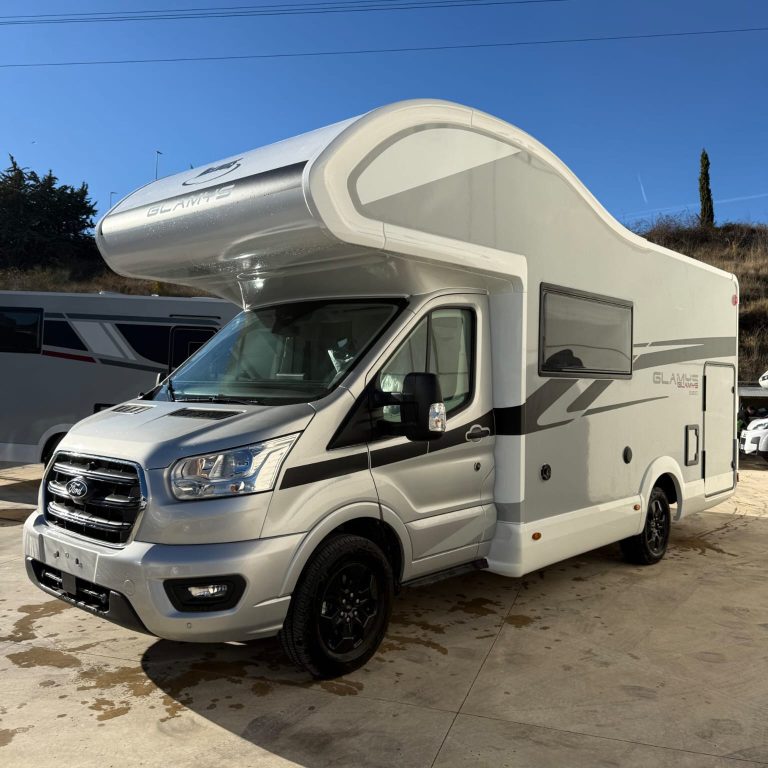 Alquiler 6 plazas McLouis Glamys 320 A en Barcelona