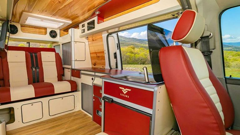 Alquiler 4 plazas Volkswagen T5 New Glory en Madrid