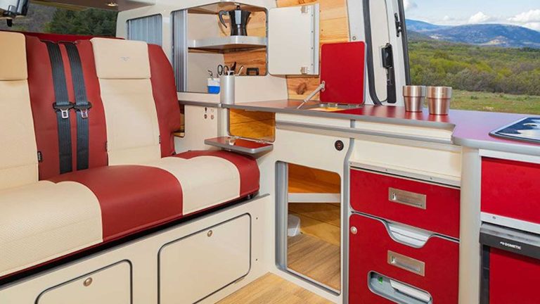 Alquiler 4 plazas Volkswagen T5 New Glory en Madrid
