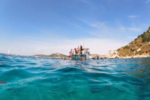 PASEO EN BARCO · ILLES MEDES · ROCA FORADADA