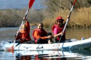 Kayak en el meandro del río Ebro en Flix