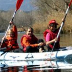 Kayak en el meandro del río Ebro en Flix