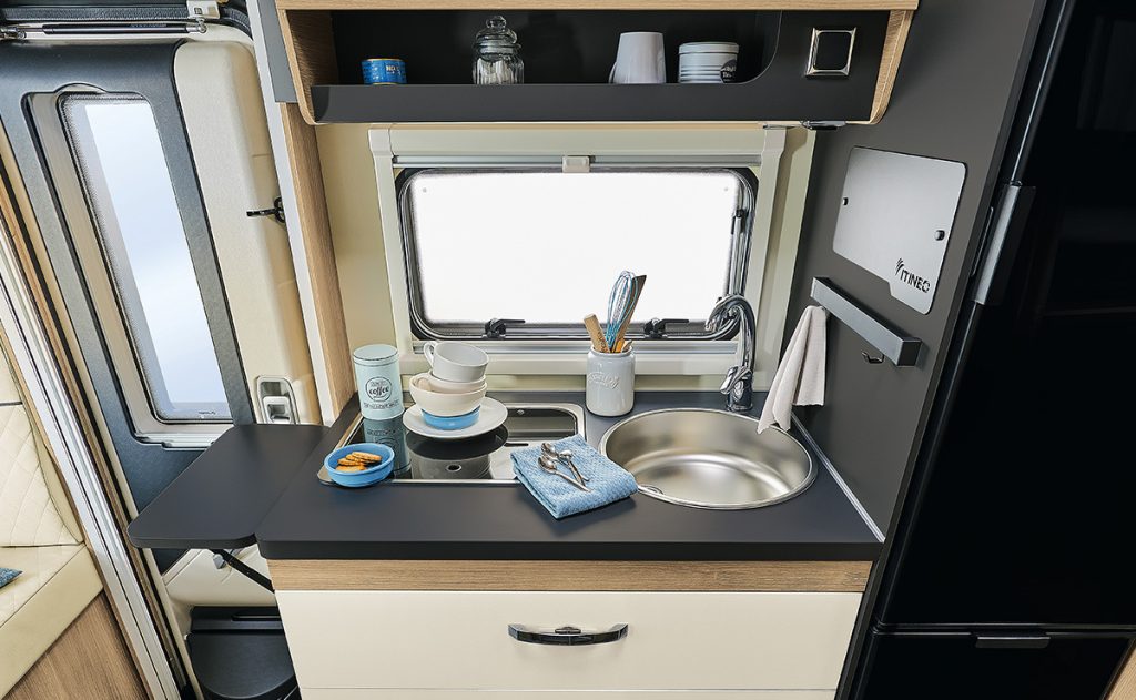 camping-car-itineo-pj700-cuisine