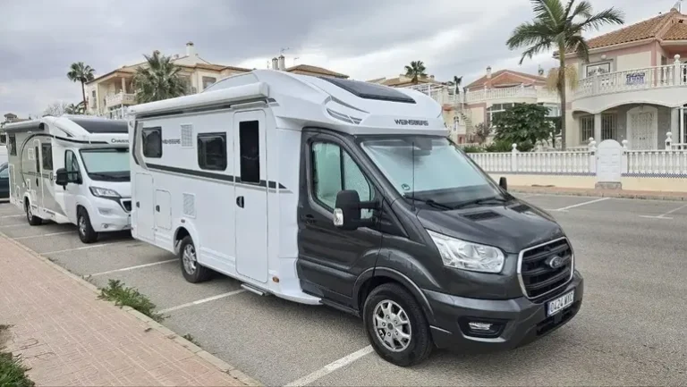 Alquiler 4 plazas Weinsberg Carasuite 650 MEG StarLink en Torrevieja