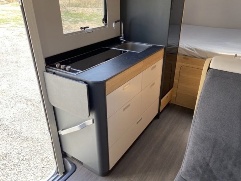 Alquiler 5 plazas Adria Coral XL Axess 600 DP / AN en Barcelona