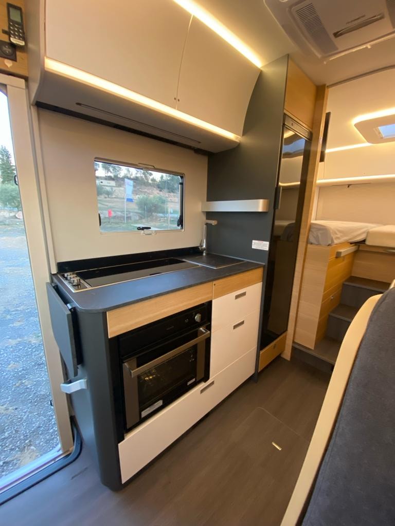Alquiler 4 plazas Adria Sonic Plus 600 SL / AN en Barcelona