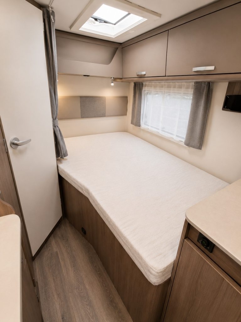 Alquiler 4 plazas Carado T135 en Gandia