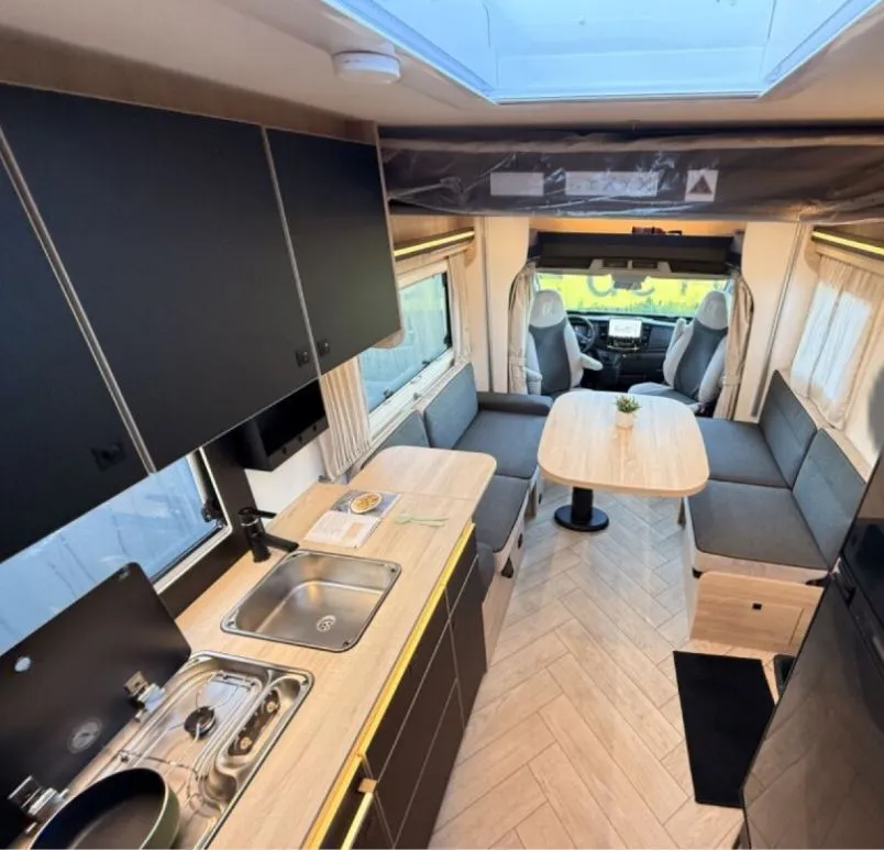 Alquiler 4 plazas Challenger Graphite 260 en Málaga