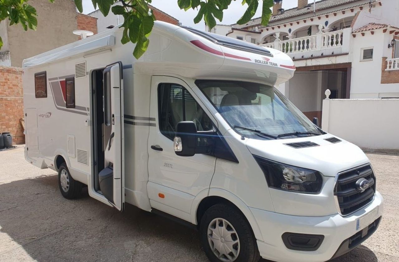Alquiler 5 plazas Roller Team Kronos 265TL en Jaén