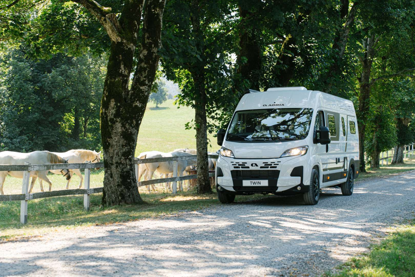 Alquiler 4 plazas Adria Twin 600 SPB Family / I en Barcelona