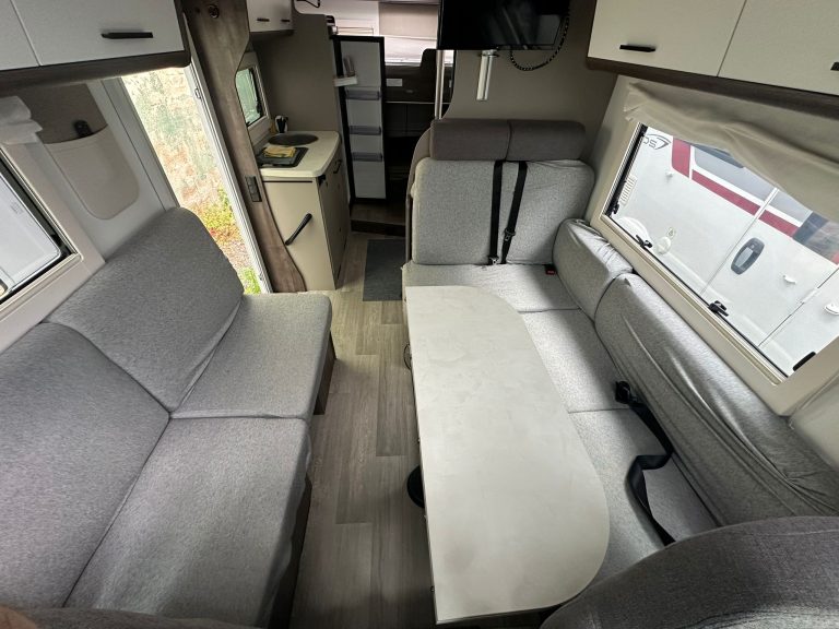 Alquiler 6 plazas Benimar Tessoro T425 en Barcelona