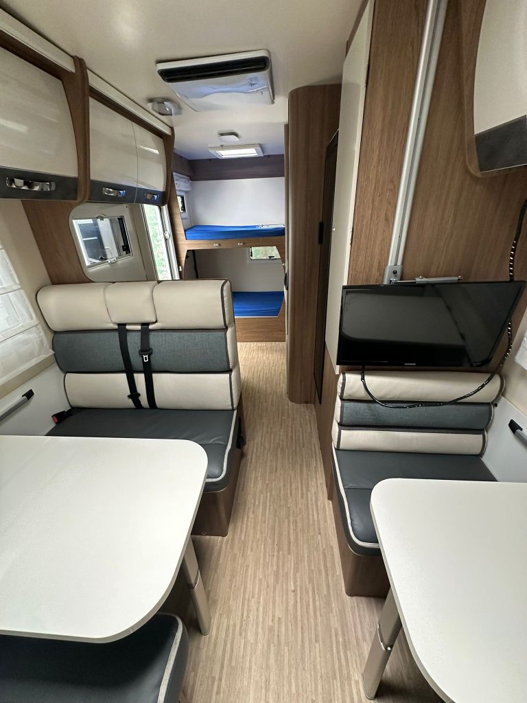 Alquiler 7 plazas Elnaght Baron 22 en Barcelona
