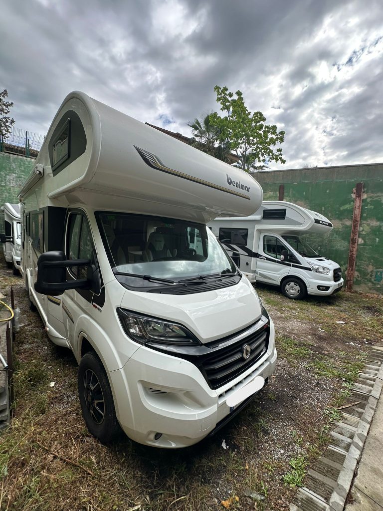 Alquiler 7 plazas Benimar Sport 323 en Barcelona