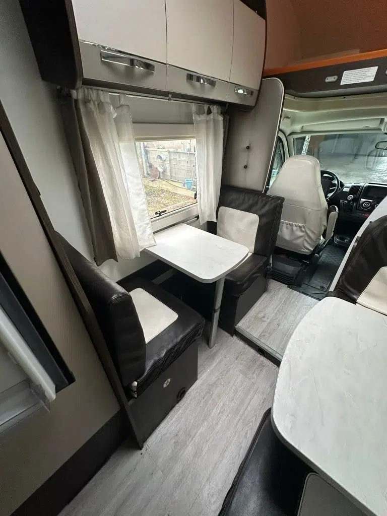 Alquiler 7 plazas Benimar Sport 323 en Barcelona