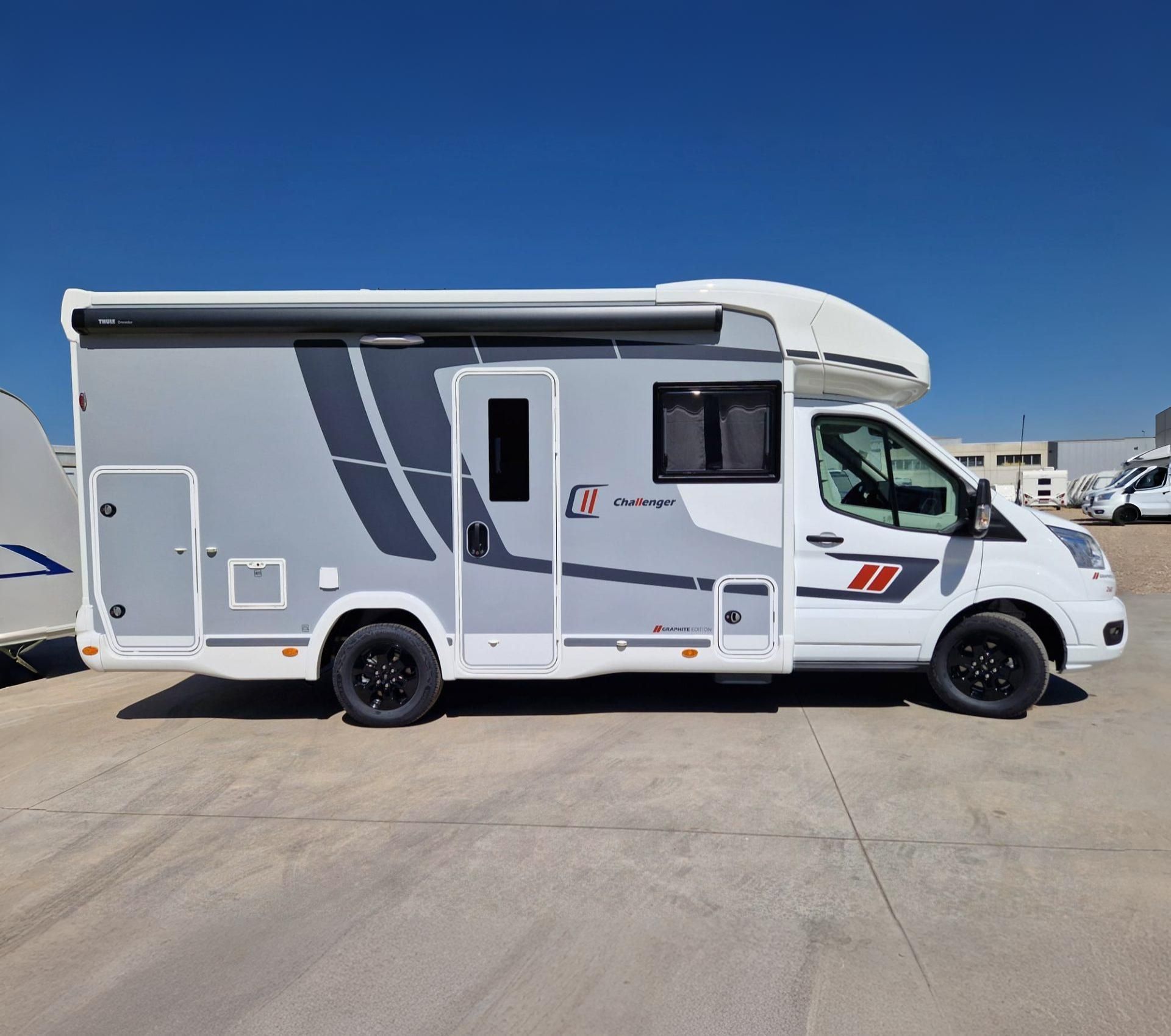 Alquiler 4 plazas Challenger Graphite 260 en Málaga