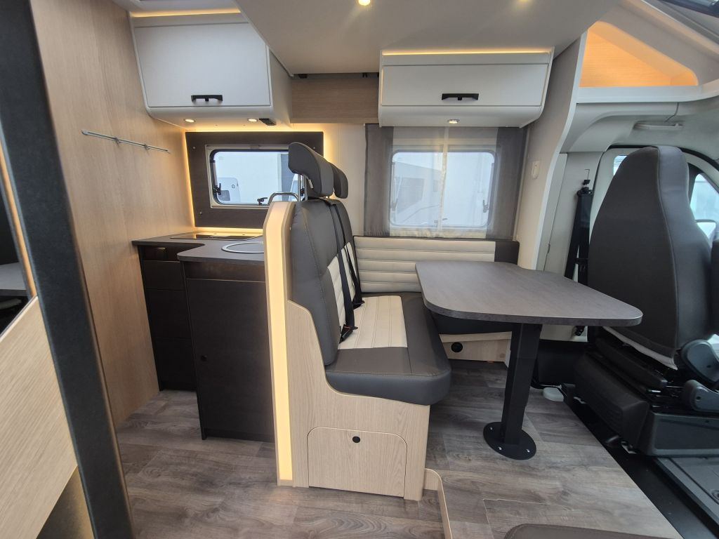 Alquiler 5 plazas Sunlight T68 en Pontevedra