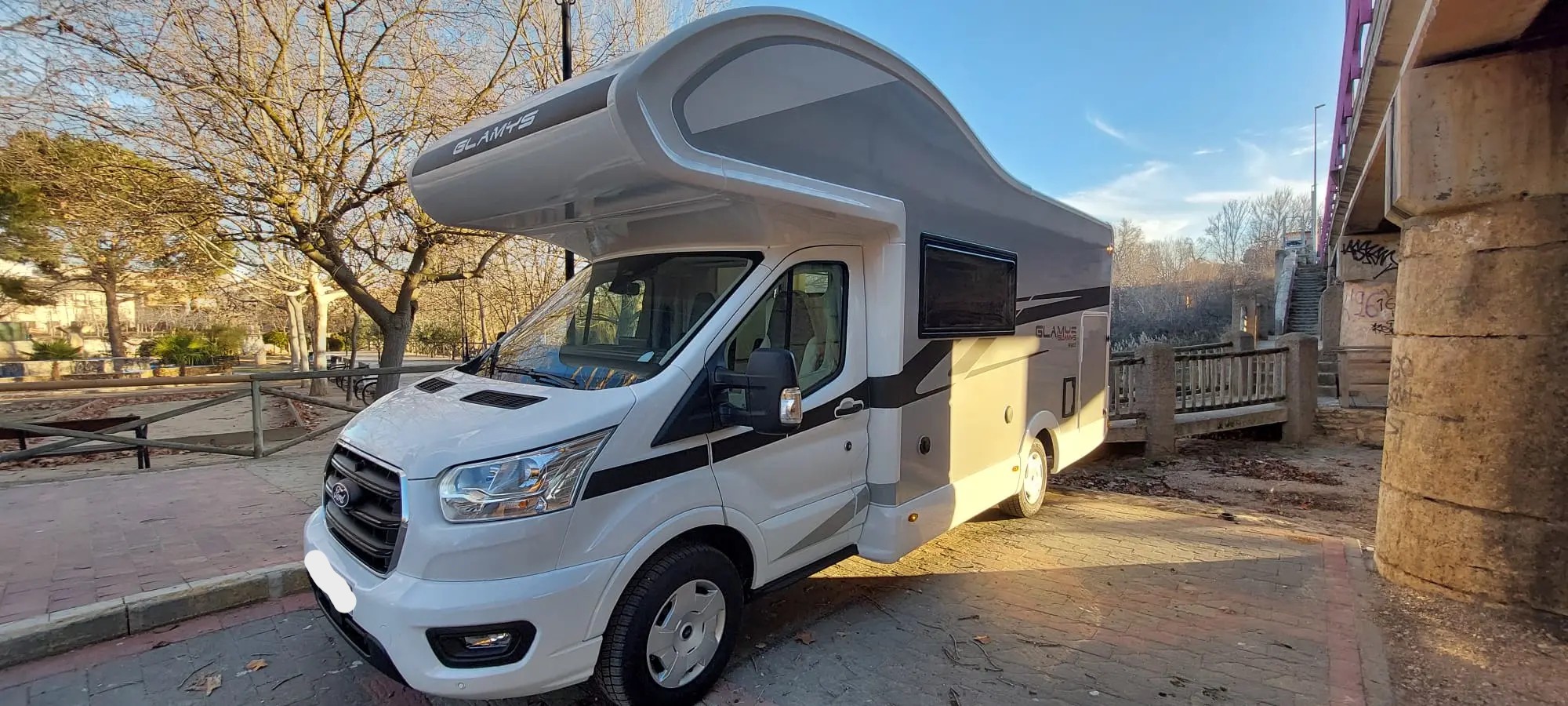 Alquiler 6 plazas Mc Louis Glamys 320 en Albacete