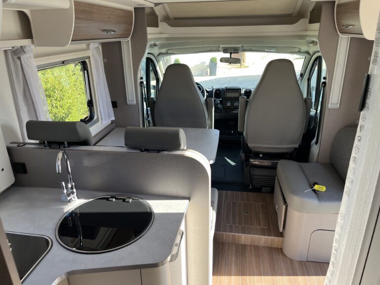 Alquiler 4 plazas Etrusco T6900 DB en Málaga
