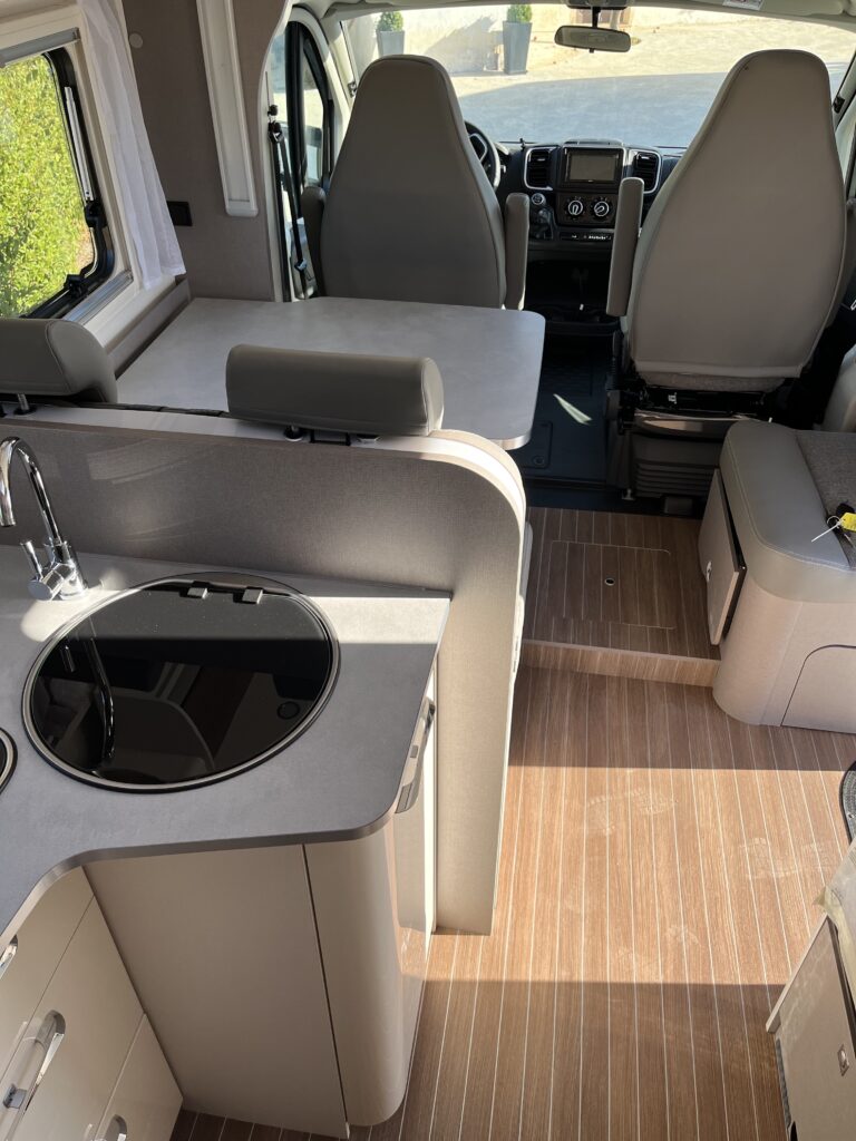 Alquiler 4 plazas Etrusco T6900 DB en Málaga