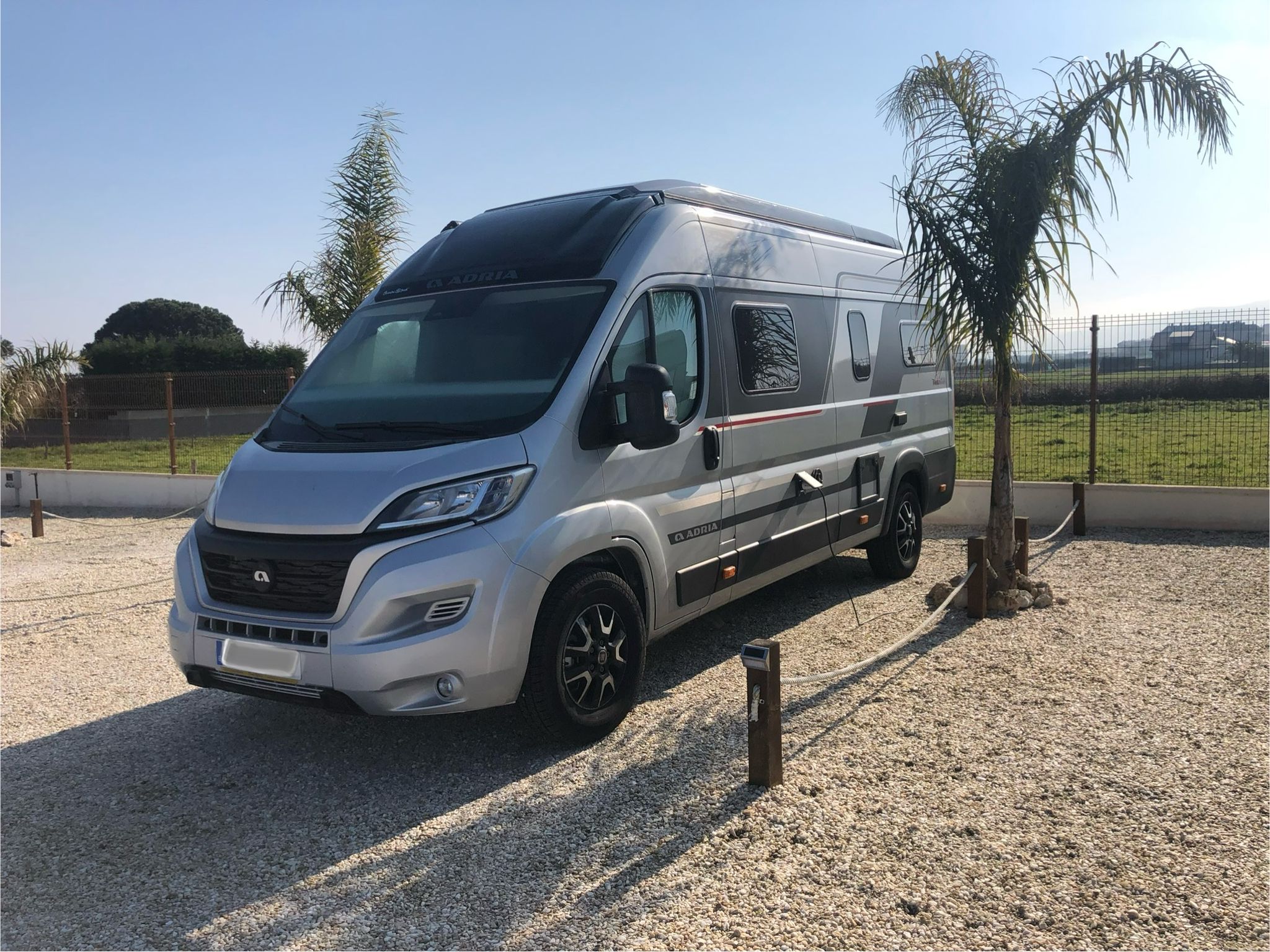 Alquiler 4 plazas Adria Twin Sport 640 en Marín