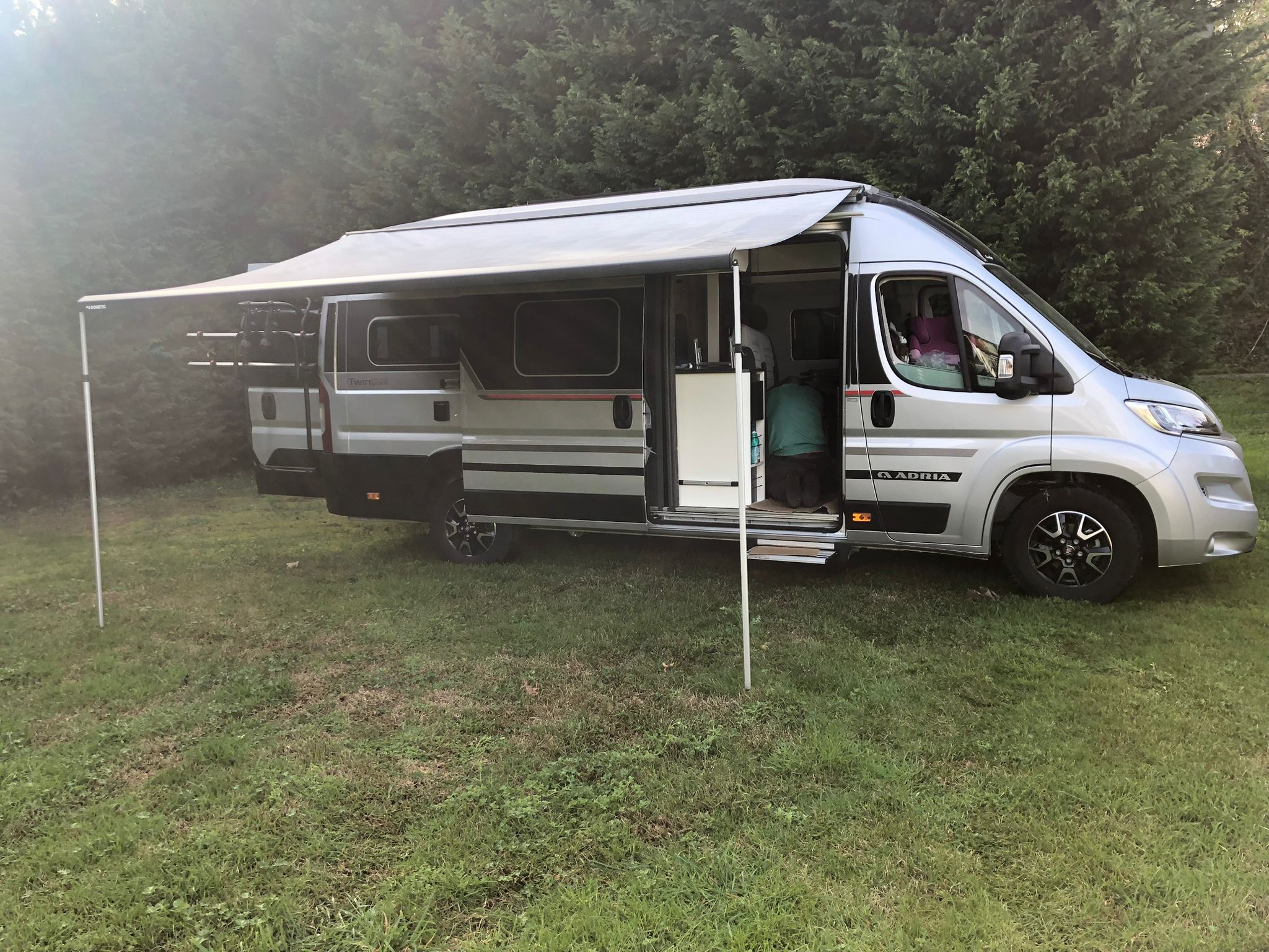 Alquiler 4 plazas Adria Twin Sport 640 en Marín