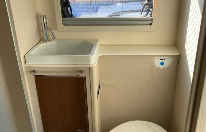 BANO_AUTOCARAVANA_RIMOR_SEAL-pqlwie2cfckhiv4m50065ummxgqpn4gzpozf21dims
