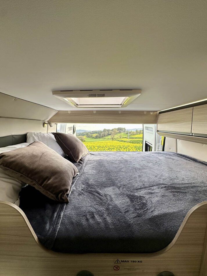 Camas-Arriba-Camper-Adria-Twin-713×950