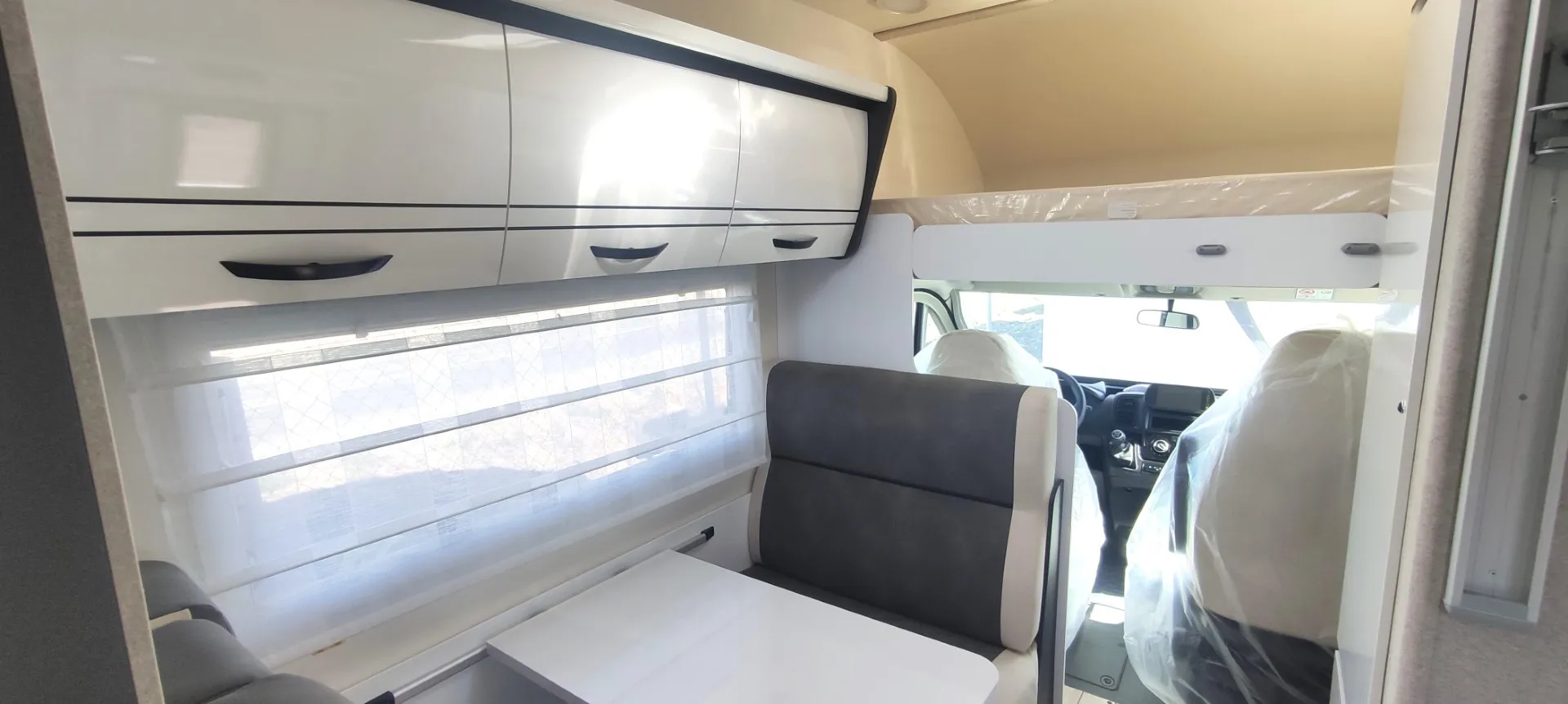 Alquiler 6 plazas Mc Louis Glamys 320 en Sevilla