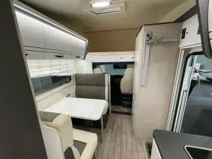 McLouis-Glamys-320-interior-alcala-camper-2